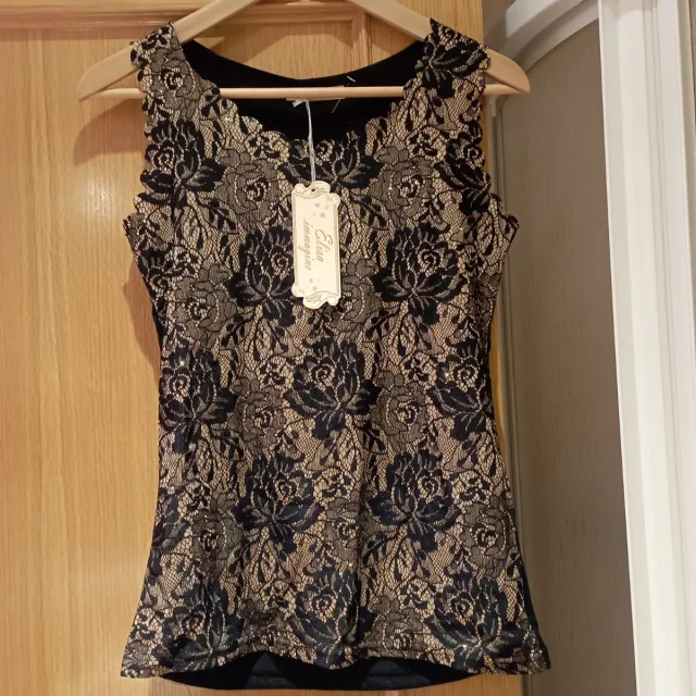 Camiseta fiesta encaje dorado y negro