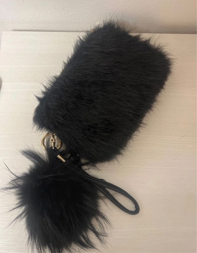 Bolso de mano con pelo