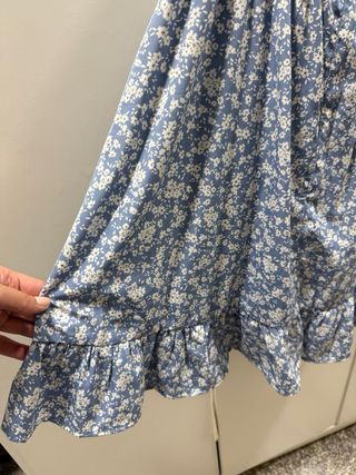 Vestido floral azul de verano