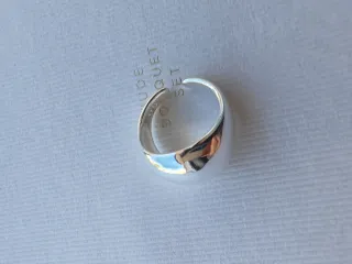 Anillo plateado grande