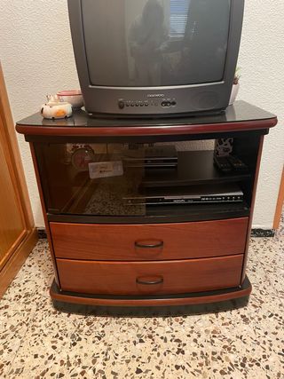 Mueble TV antiguo.