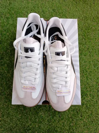 Zapatillas Skechers Court & Classics Beige/Blancas