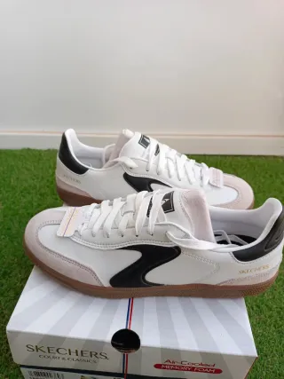 Zapatillas Skechers Court & Classics Beige/Blancas