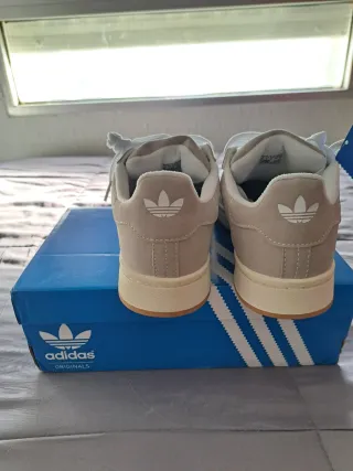 Adidas Campus Beige y Blancas