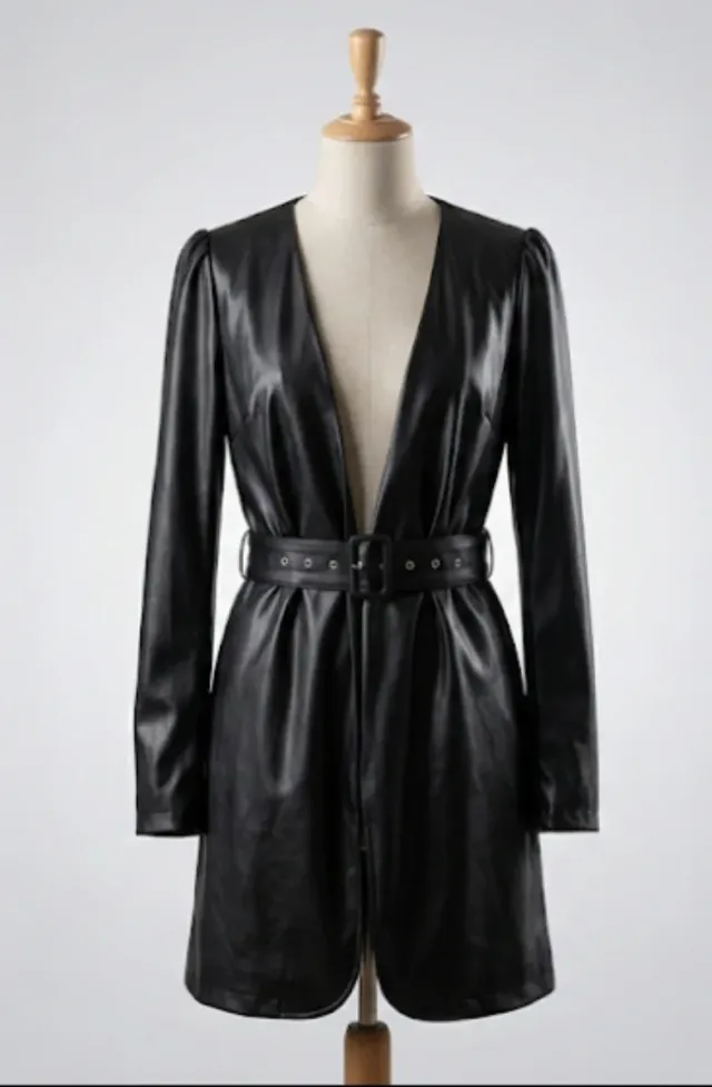 Abrigo negro brillante mujer