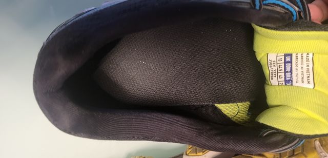 Zapatillas deportivas Mizuno negras y azules