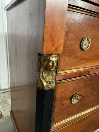 Cómoda madera antigua restaurada