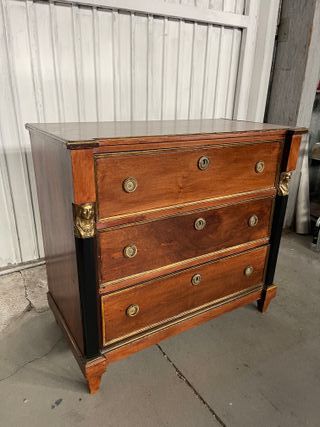 Cómoda madera antigua restaurada