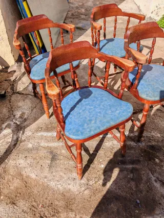 4 Sillas de Madera Fuertes