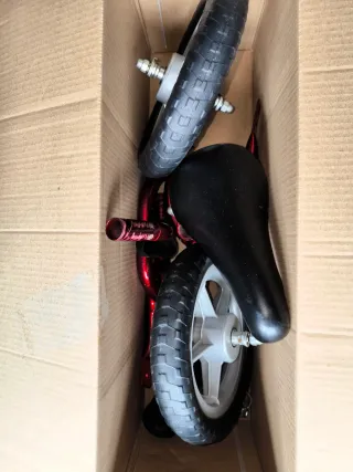 Bicicleta sin pedales Chicco First Bike roja