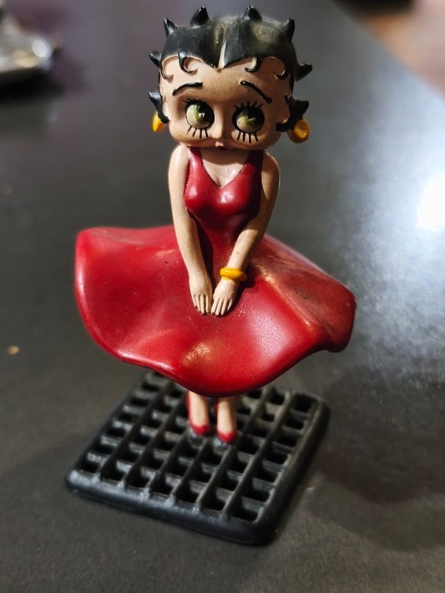 Figura Betty Boop in Abito Rosso