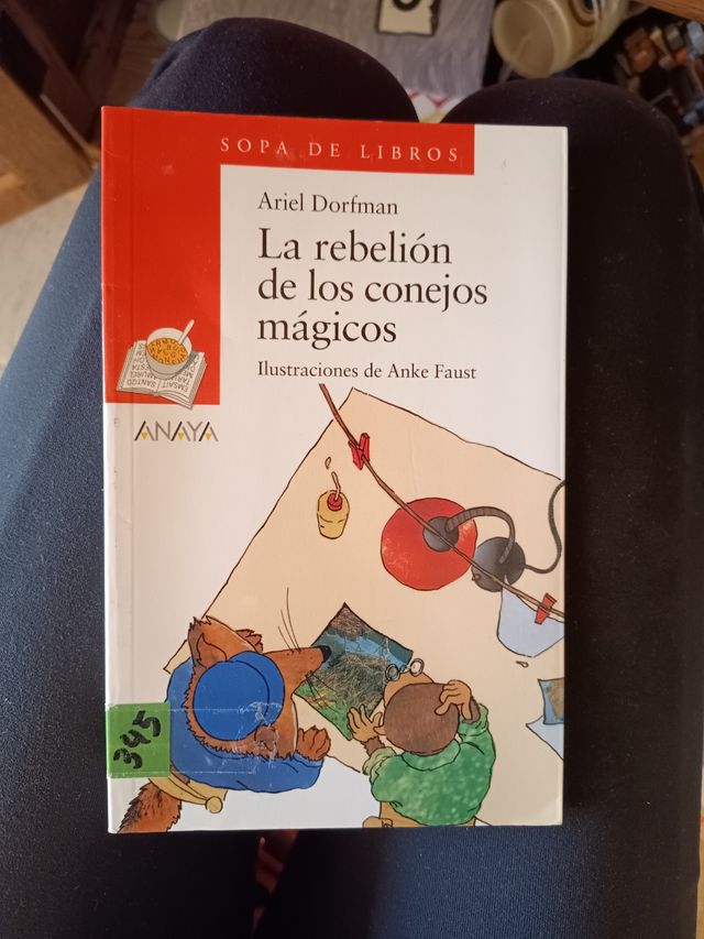 La rebelión de los conejos mágicos (Sopa de libros/ Soup of Books) (Spanish Edition)