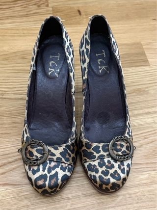 Zapatos de tacón con estampado de leopardo