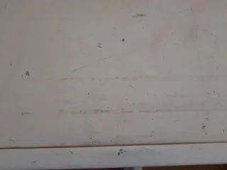 Mesa estudio blanca con cajonera azul