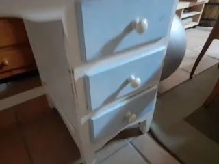 Mesa estudio blanca con cajonera azul