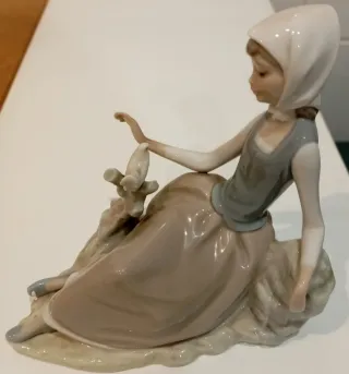 Figura Lladró Pastora con paloma