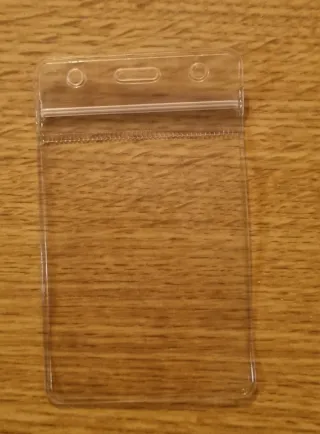 Pinzas, colgadores y fundas para carnets.