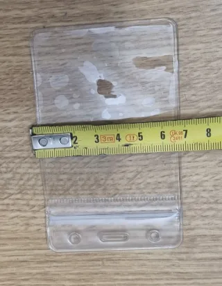 Pinzas, colgadores y fundas para carnets.