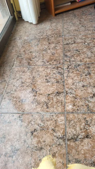 Gres marrón veteado 40x40