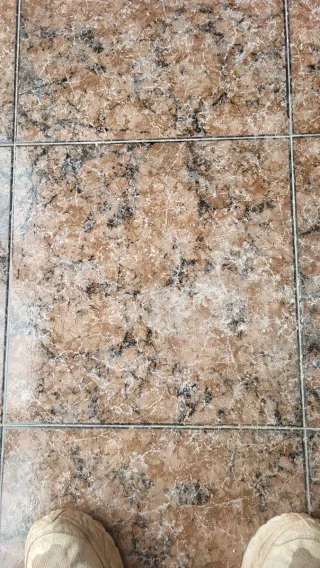 Gres marrón veteado 40x40