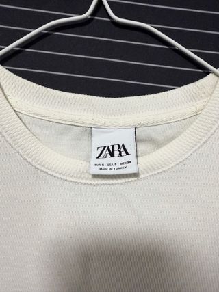 Camiseta Zara. Texturizada. Hombre. Talla S.