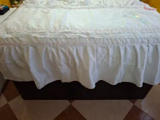 Colcha cuna bordada