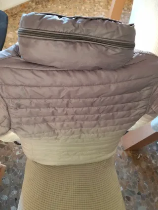 Chaqueta entallada plumas mujer gris/blanco