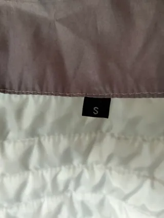 Chaqueta entallada plumas mujer gris/blanco