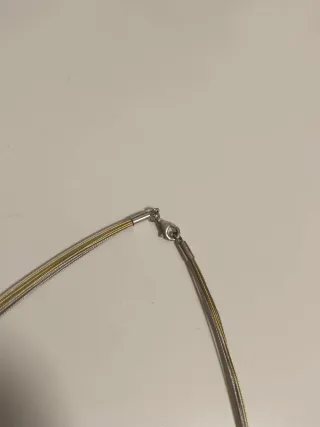 Joya artesanal multicolor y plateada