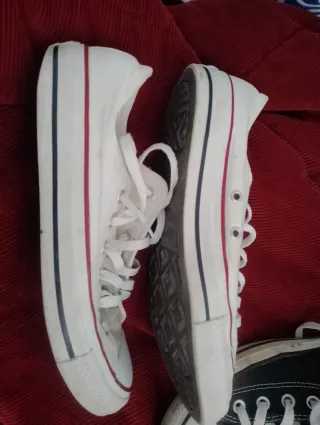 2 Pares Zapatillas Converse Blancas y Negras