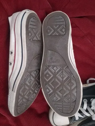 2 Pares Zapatillas Converse Blancas y Negras