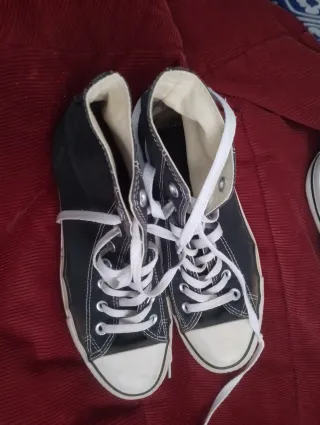2 Pares Zapatillas Converse Blancas y Negras
