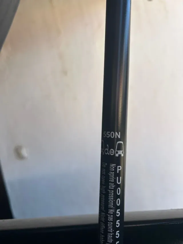 Amortiguadores Maletero 550N son de un Citroen C4