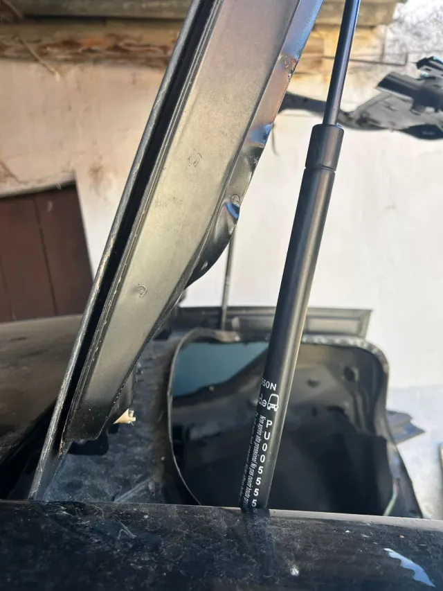 Amortiguadores Maletero 550N son de un Citroen C4