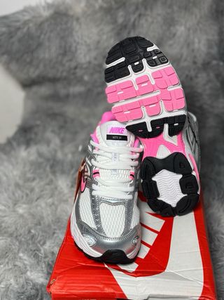 Zapatillas Nike Blancas y Rosas