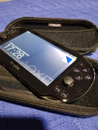 Psp PSVita slim 32GB Negra + Funda + cable carga