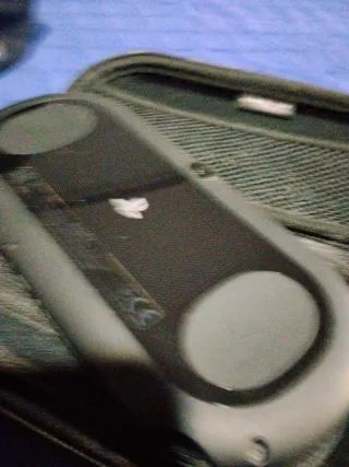 Psp PSVita slim 32GB Negra + Funda + cable carga