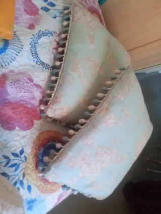 Coppia cuscini decorativi nuovi con pon pon