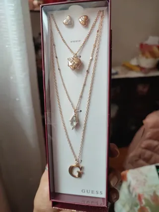 Set Collares y Pendientes Guess