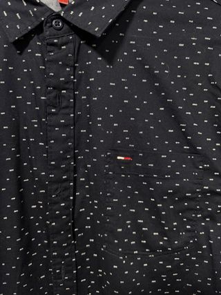 Camisa Tommy Hilfiger. Hombre. Talla S.