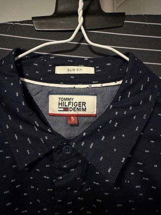 Camisa Tommy Hilfiger. Hombre. Talla S.