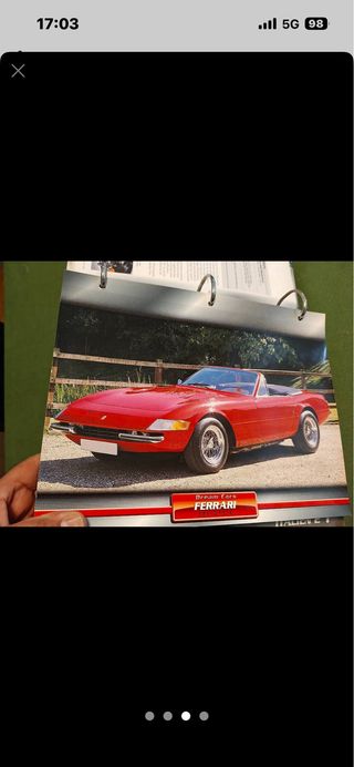 Schede tecniche auto, non recenti, scritto in tede