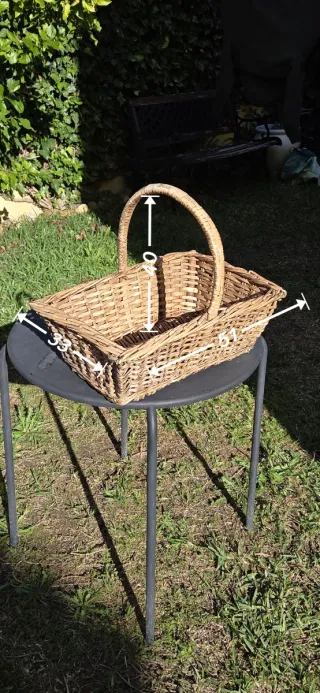 Cesta de mimbre con asa