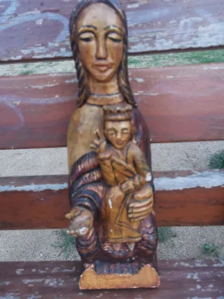Virgen románica madera tallada