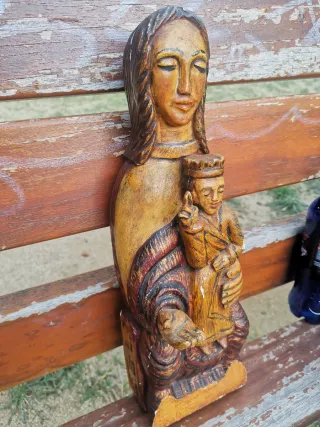 Virgen románica madera tallada