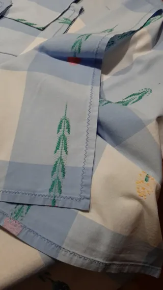 Tovaglia a quadri celeste e bianco con fiori