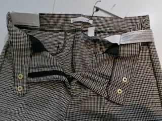 Pantalón Sfera cuadros t/ 40, color beige. Nuevo.