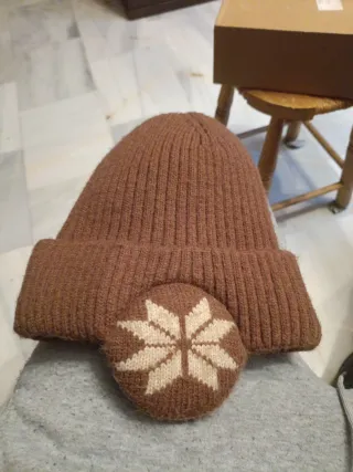 Gorro de punto con orejeras