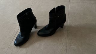 Botines de tacón negros de piel
