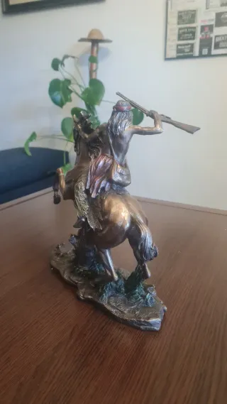 Figura Guerrero Apache a Caballo